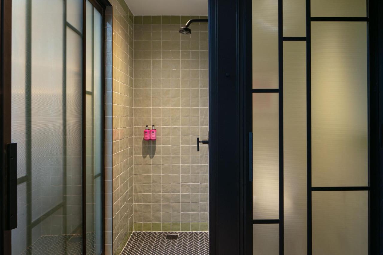 Отель Moxy Brooklyn Williamsburg Нью-Йорк Экстерьер фото