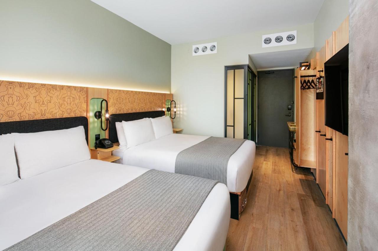 Отель Moxy Brooklyn Williamsburg Нью-Йорк Экстерьер фото