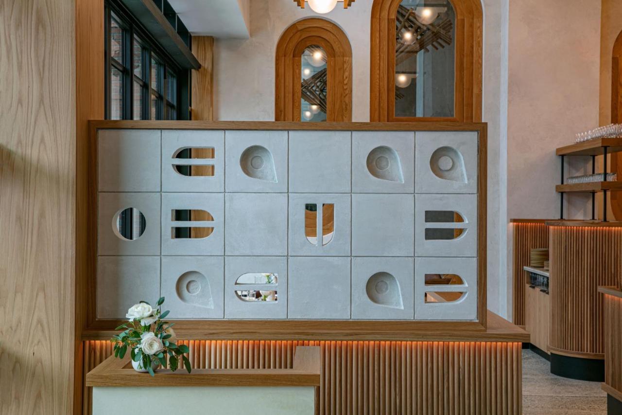 Отель Moxy Brooklyn Williamsburg Нью-Йорк Экстерьер фото