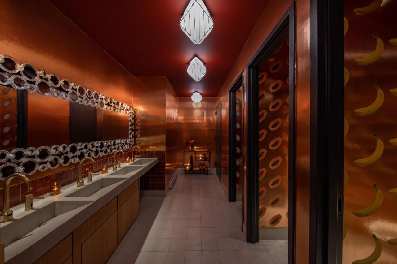Отель Moxy Brooklyn Williamsburg Нью-Йорк Экстерьер фото
