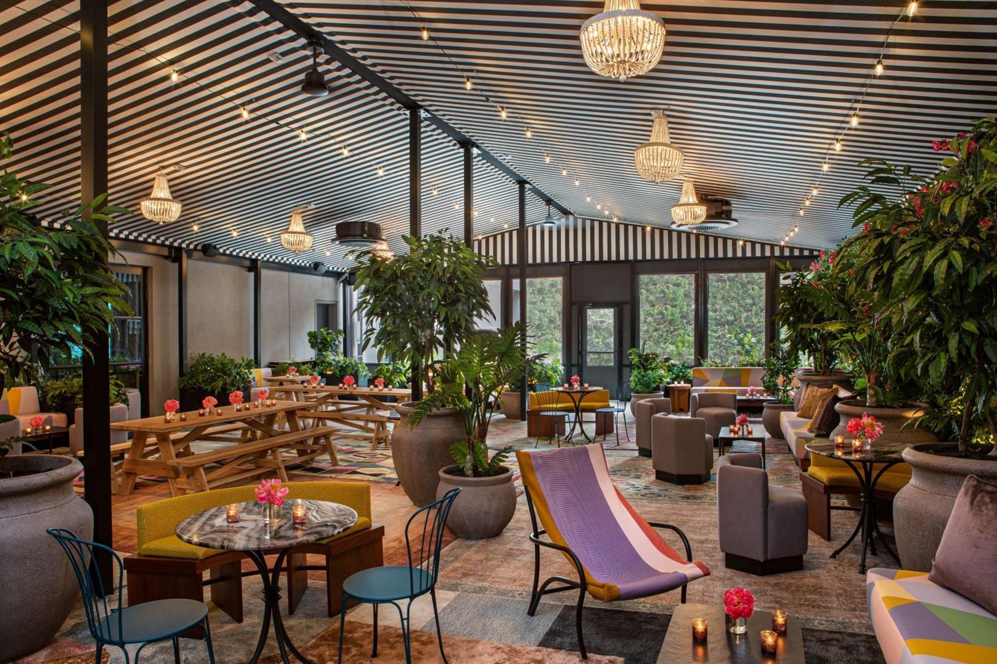 Отель Moxy Brooklyn Williamsburg Нью-Йорк Экстерьер фото