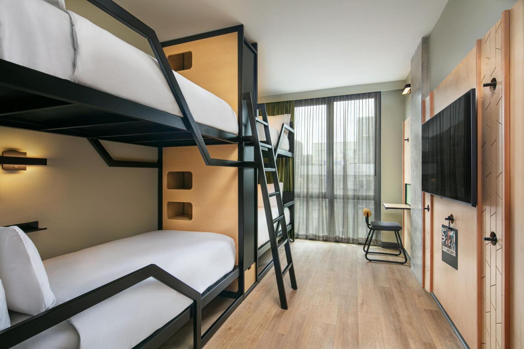 Отель Moxy Brooklyn Williamsburg Нью-Йорк Экстерьер фото